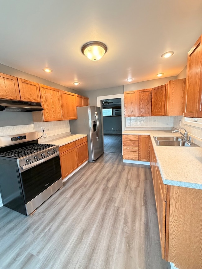 106 S Main St, Lostant, IL 61334 - photo 4