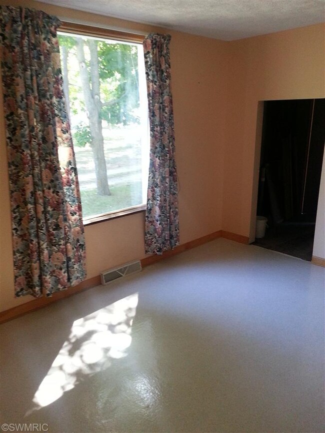 9139 Aura St, Kaleva, MI 49645 - photo 5