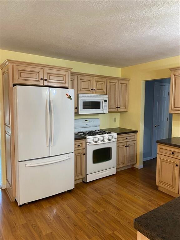 1105 E 14th St S, Newton, IA 50208 - photo 6