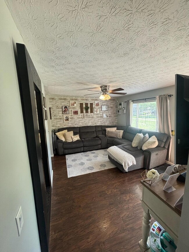 5432 Kedge Ln, Columbus, OH 43232 - photo 3