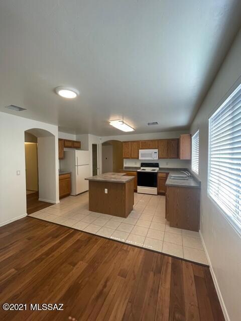 2057 W Silver Meadow Place, Tucson, AZ 85745 - photo 6