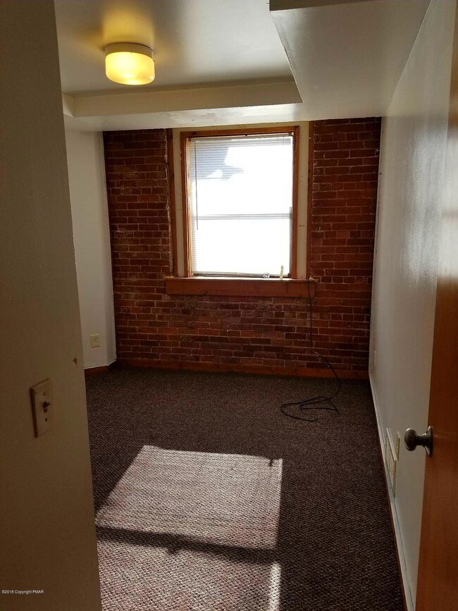 633 Mckinley St unit 102, Hazleton, PA 18201 - photo 7