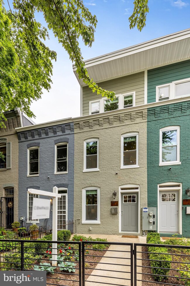 928 9th St NE unit 1, Washington, DC 20002 - photo 2