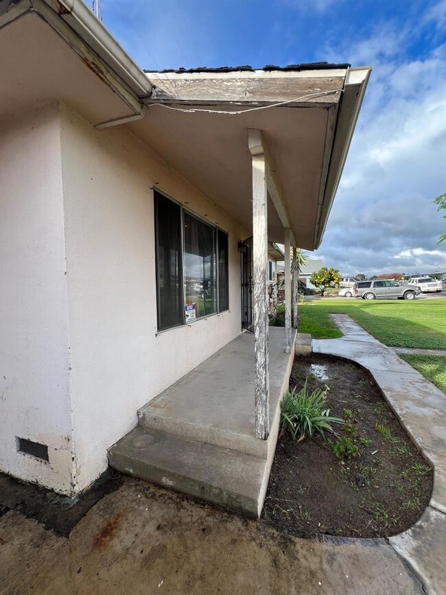 6237 Claus Rd, Riverbank, CA 95367 - photo 2