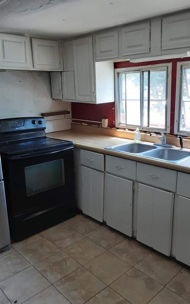 6 Washington Ave, Allenstown, NH 03275 - photo 2