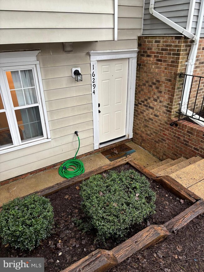 16294 Taconic Cir, Dumfries, VA 22025 - photo 5