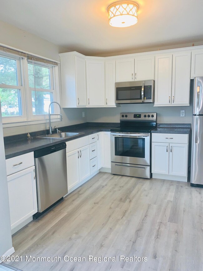 50 Norwalk Ave unit 70, Whiting, NJ 08759 - photo 7