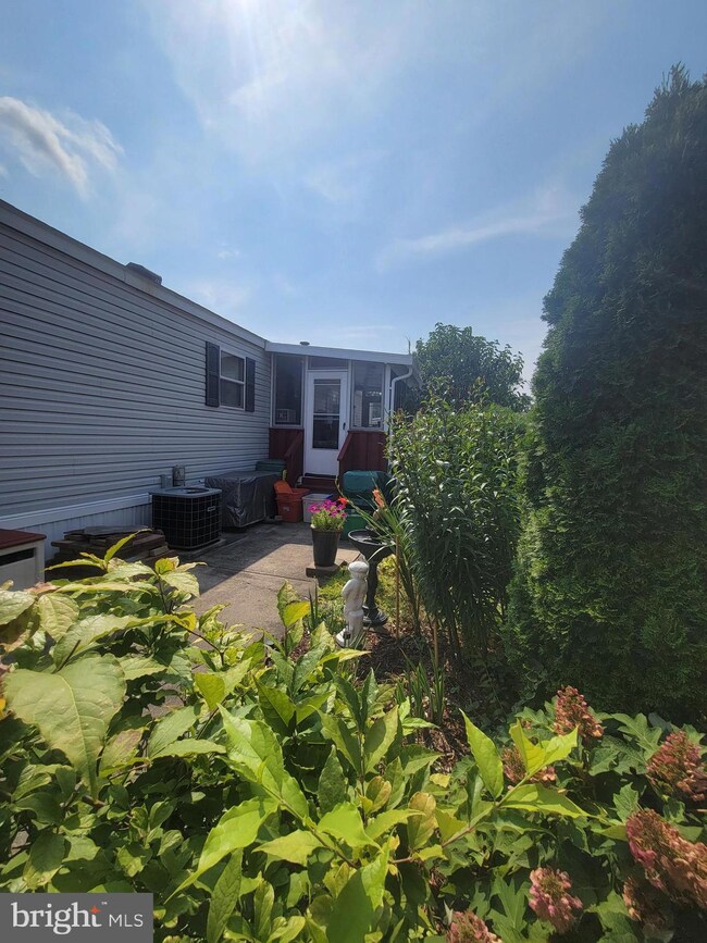 998 S Krocks Rd, Allentown, PA 18106 - photo 6