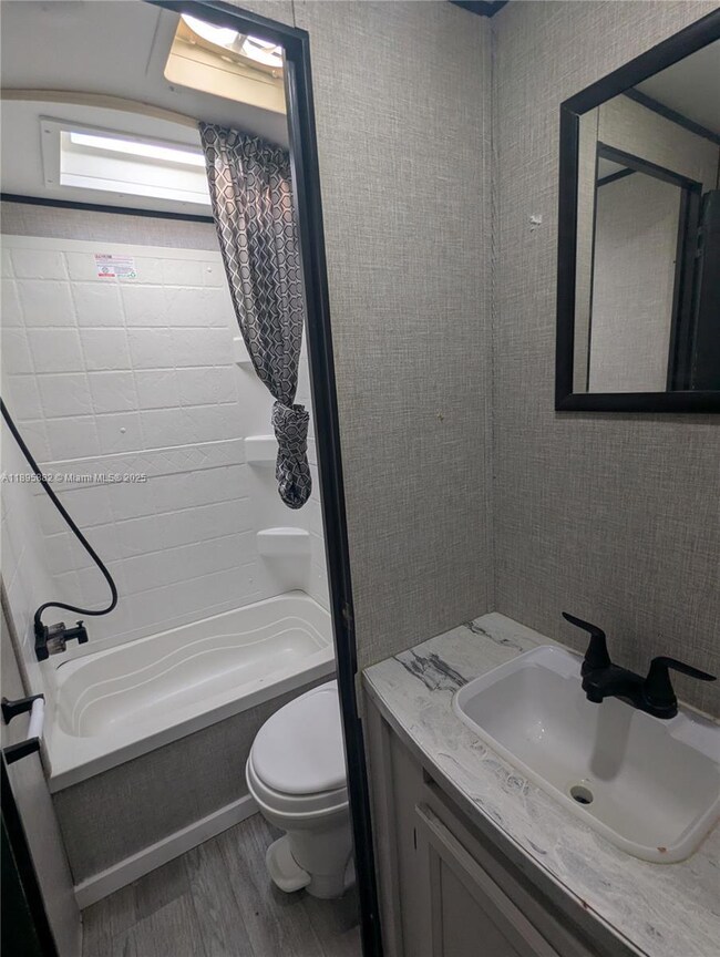 unlisted-address, Miami, FL 33179 - photo 4