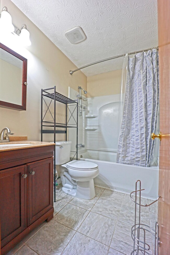 793 Crevis Ln, Columbus, OH 43228 - photo 7