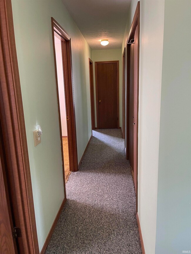 818 W Oak St, Mitchell, IN 47446 - photo 6