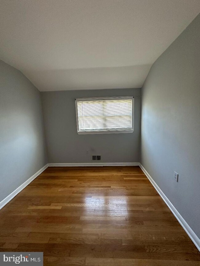 640 Queensgate Rd, Baltimore, MD 21229 - photo 5