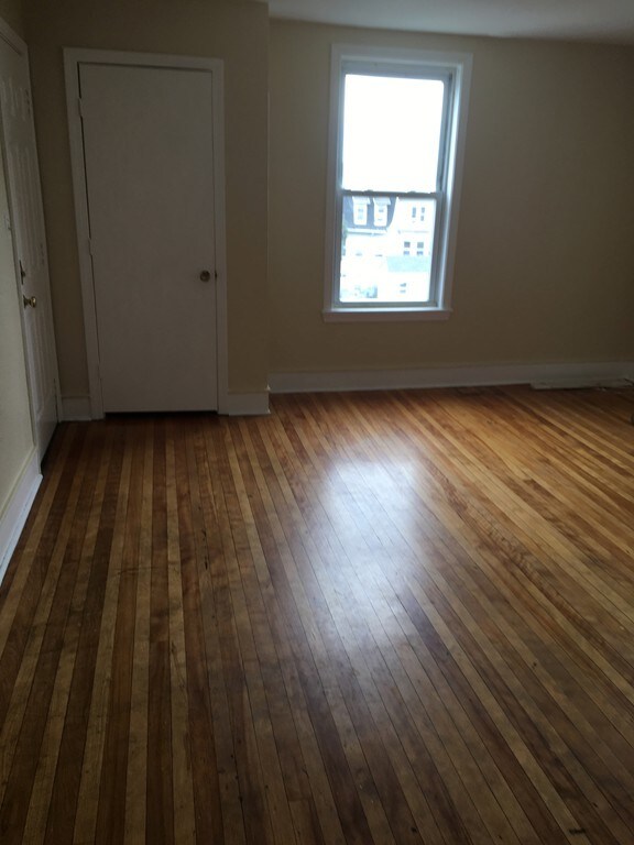 17 Hollywood St, Worcester, MA 01610 - photo 5