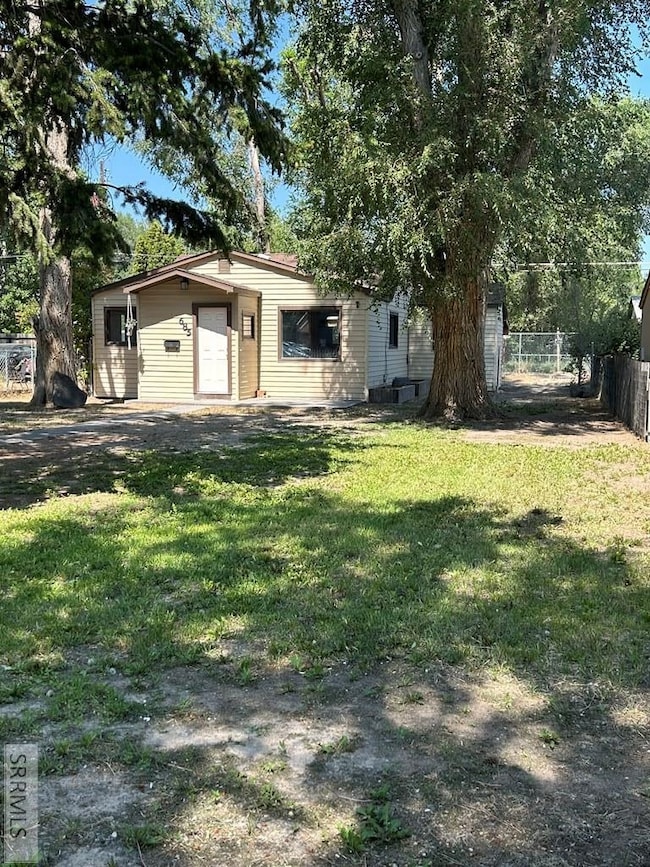 685 S Stout Ave, Blackfoot, ID 83221 - photo 2