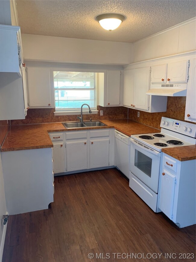 617 W Mike Ave, Sapulpa, OK 74066 - photo 2