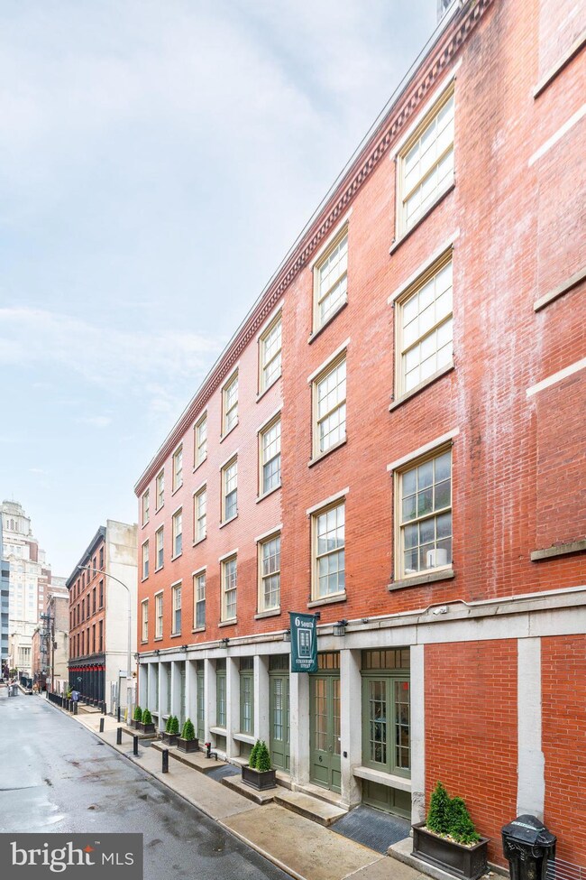 6 10 S Strawberry St unit 16, Philadelphia, PA 19106 - photo 2