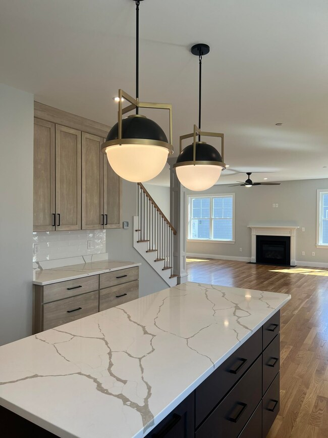 198 Sage Ln, Portsmouth, NH 03801 - photo 5