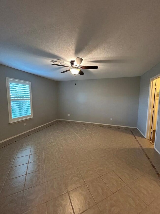 1022 N Allen St, Rockport, TX 78382 - photo 7