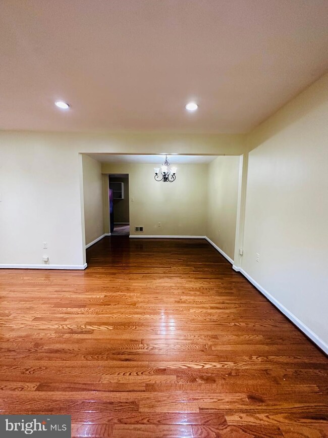 9618 Lindenbrook St, Fairfax, VA 22031 - photo 7