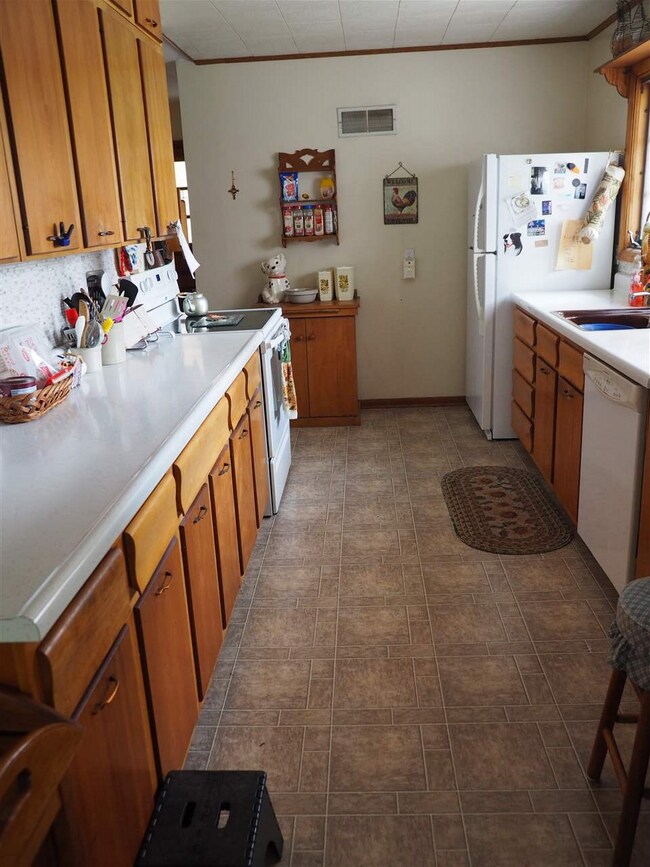 824 SW Grand Ct, Topeka, KS 66606 - photo 4