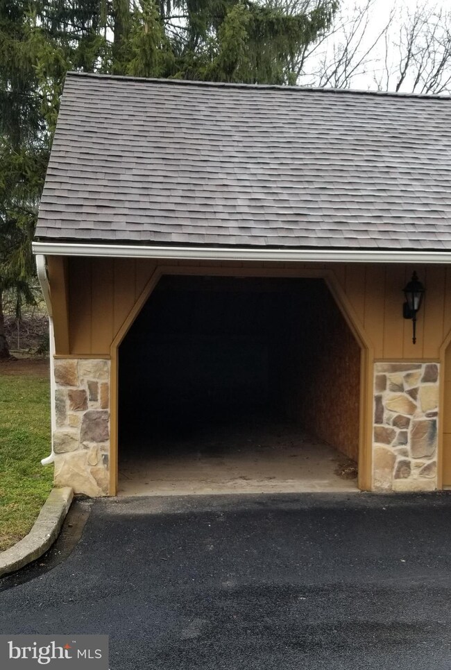 8 Valley Stream Ln, Chesterbrook, PA 19087 - photo 2