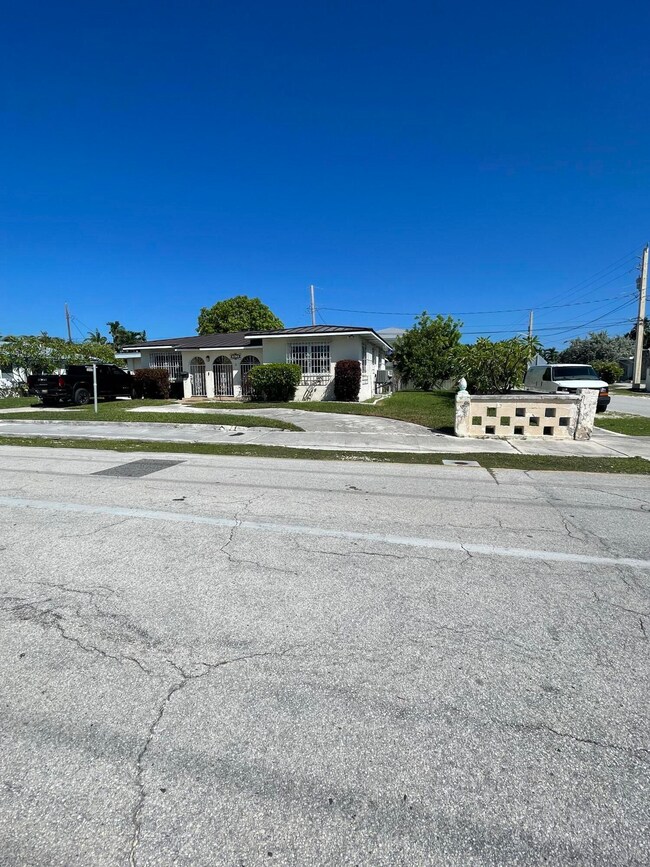 2519 Staples Ave, Key West, FL 33040 - photo 4