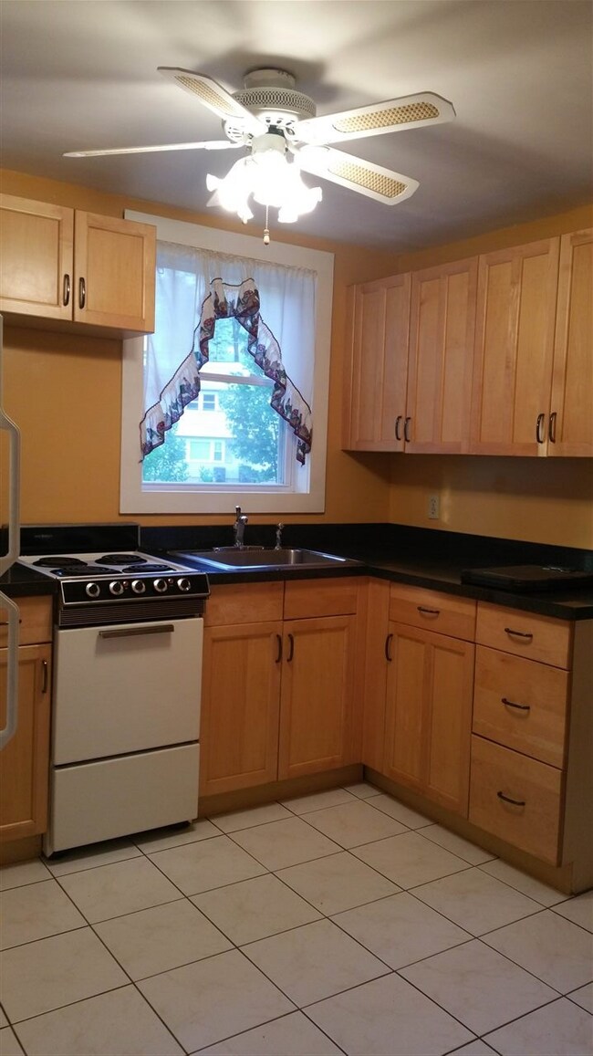 19B Fairmount St, Nashua, NH 03064 - photo 4