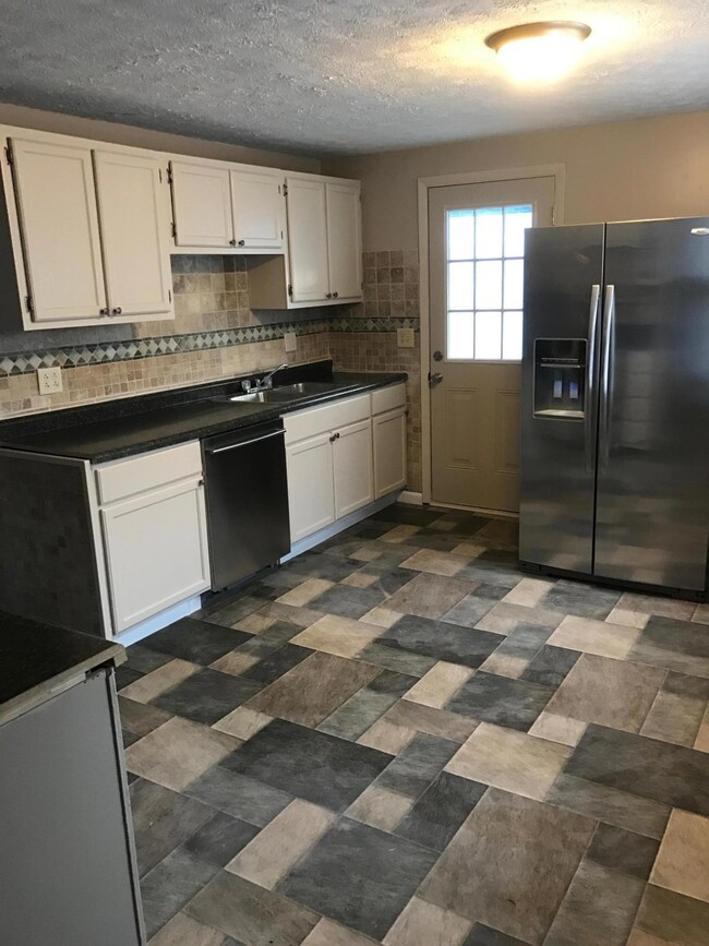 964 Harwood Dr, Columbus, OH 43228 - photo 4