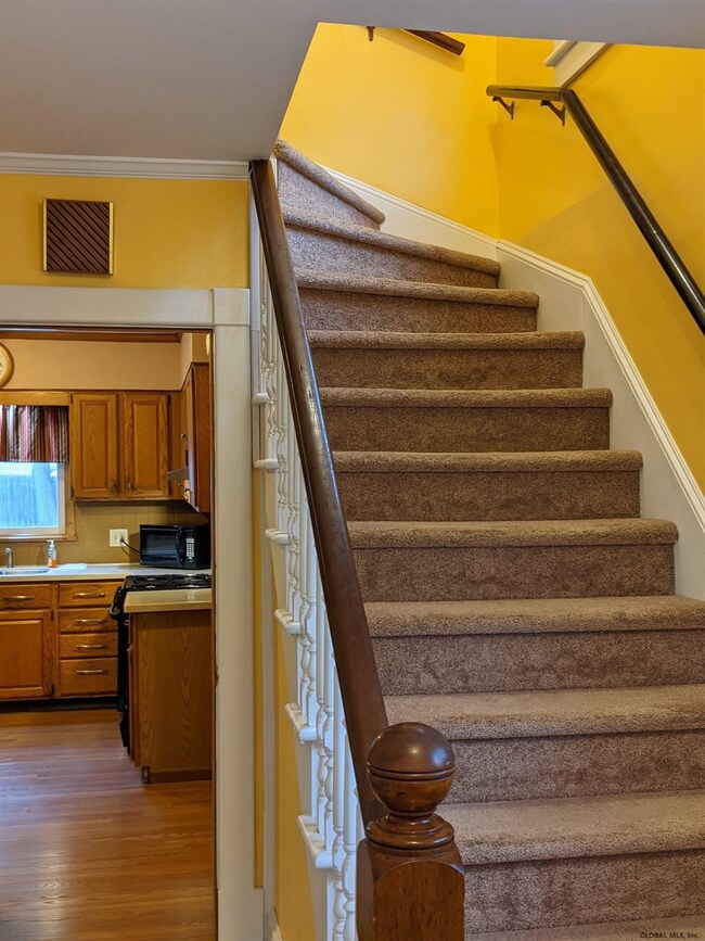 22 Cuthbert St, Schenectady, NY 12302 - photo 2
