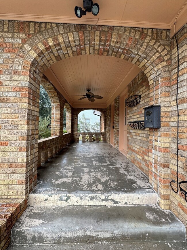 1654 Harold St, Houston, TX 77006 - photo 4