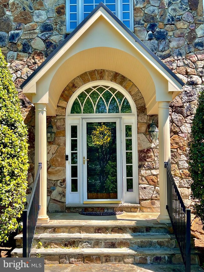 20084 Woodtrail Rd, Round Hill, VA 20141 - photo 6