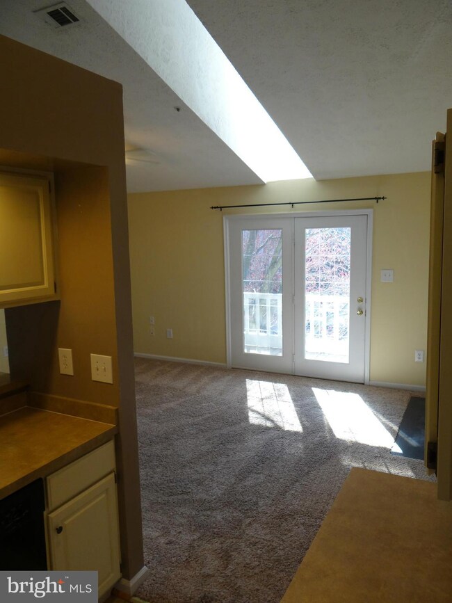 12209 Eagles Nest Ct unit J, Germantown, MD 20874 - photo 4