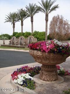 Villa Tuscano Planters