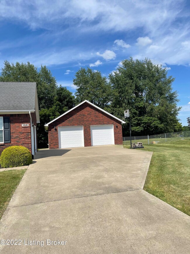 168 Sunray Dr, Shepherdsville, KY 40165 - photo 5