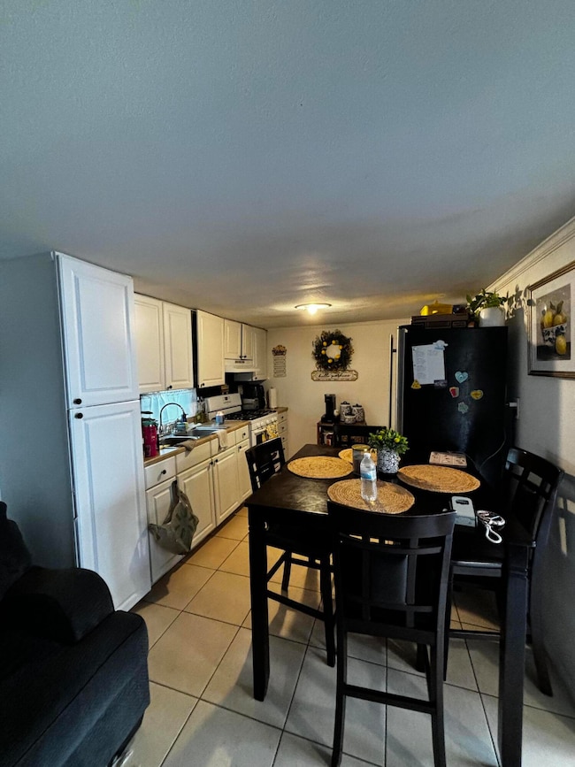 1449 E Avenue I unit C11, Lancaster, CA 93535 - photo 3