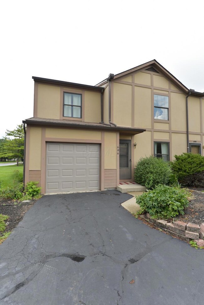 686 Keys View Ct-1