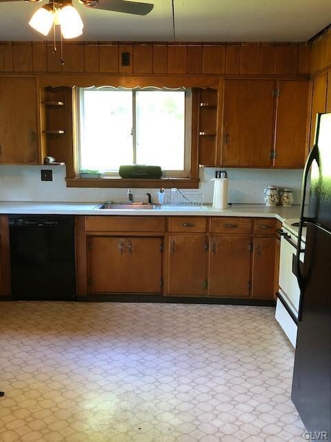 535 W Pennsylvania Ave, Pen Argyl, PA 18072 - photo 5