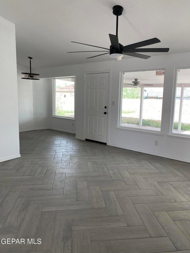 334 Lomaland Dr, El Paso, TX 79907 - photo 5