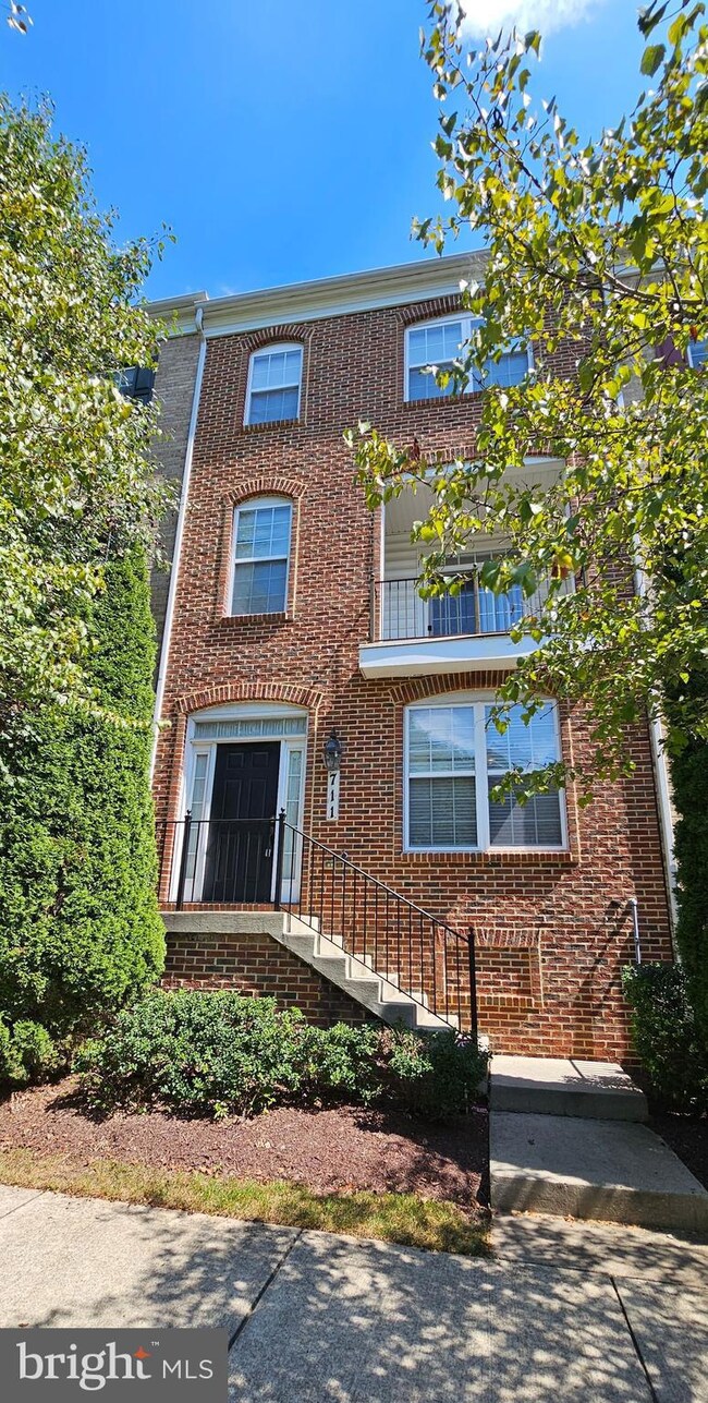 711 Hidden Marsh St, Gaithersburg, MD 20877 - photo 2