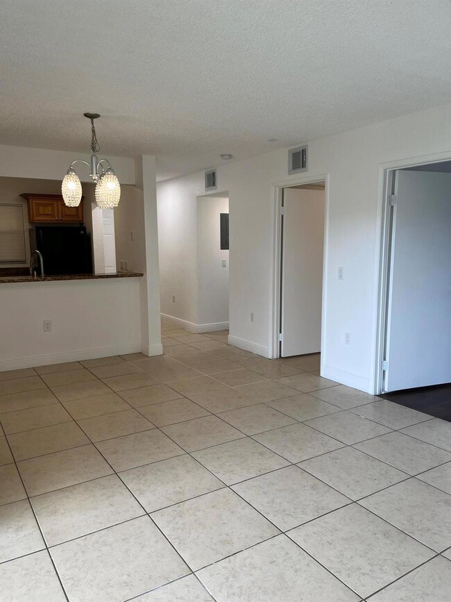 1522 Lake Crystal Dr unit E, West Palm Beach, FL 33411 - photo 4