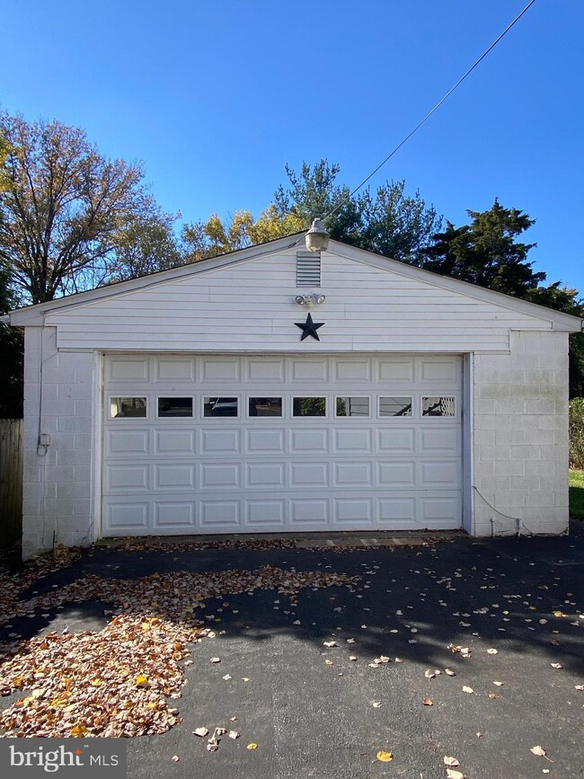 8708 Eddington Rd, Parkville, MD 21234 - photo 5