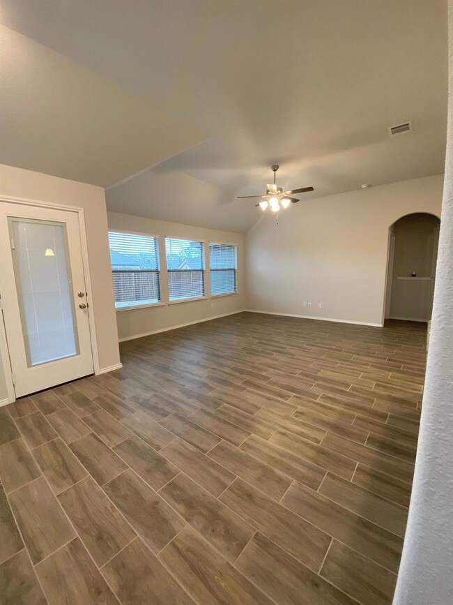 237 Rosemary Dr, Azle, TX 76020 - photo 5