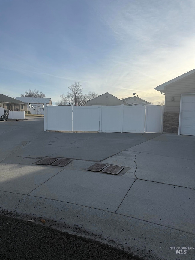 891 N Pointe Dr, Twin Falls, ID 83301 - photo 4