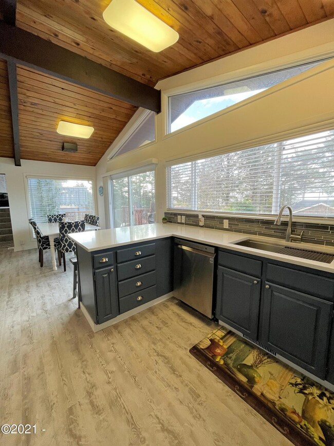 2640 SW Dune Ave, Lincoln City, OR 97367 - photo 3