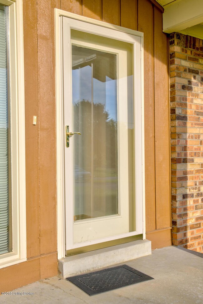 9411 Cedar Creek Rd, Louisville, KY 40228 - photo 4