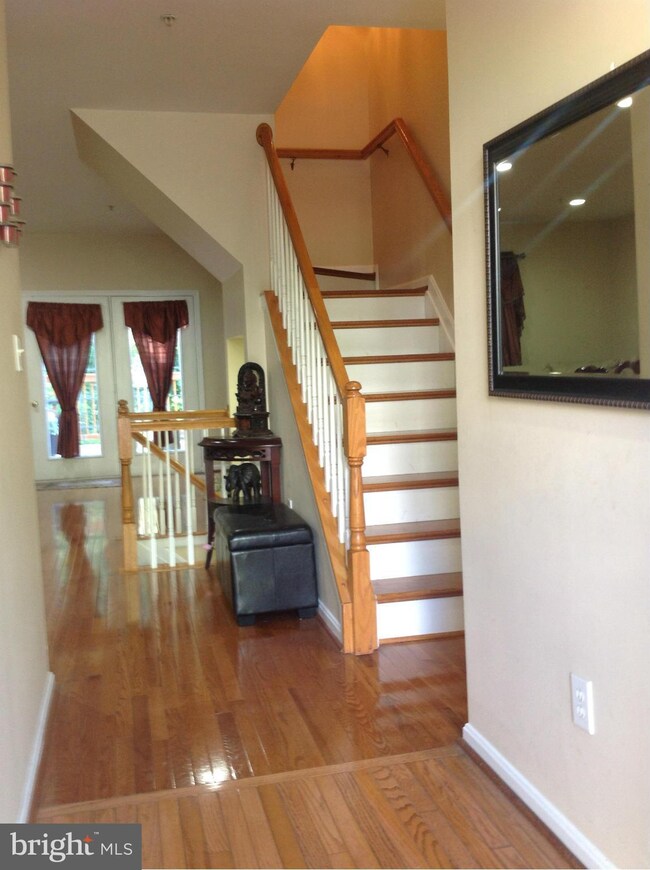 13028 Woodcutter Cir, Germantown, MD 20876 - photo 2