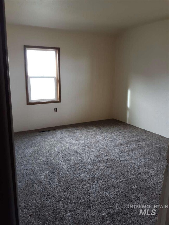 4501 Walker Ln, Homedale, ID 83628 - photo 7