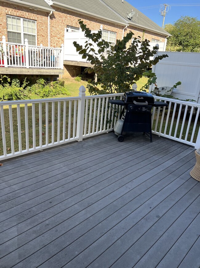 Back Deck - Grill will Remain