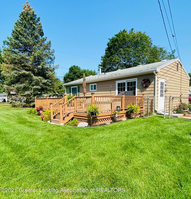 1431 Mark Twain Dr, Lansing, MI 48911 - photo 3