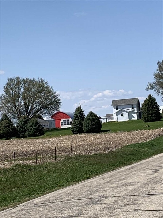 7113 N Pleasant Prairie Rd, Evansville, WI 53536 - photo 2